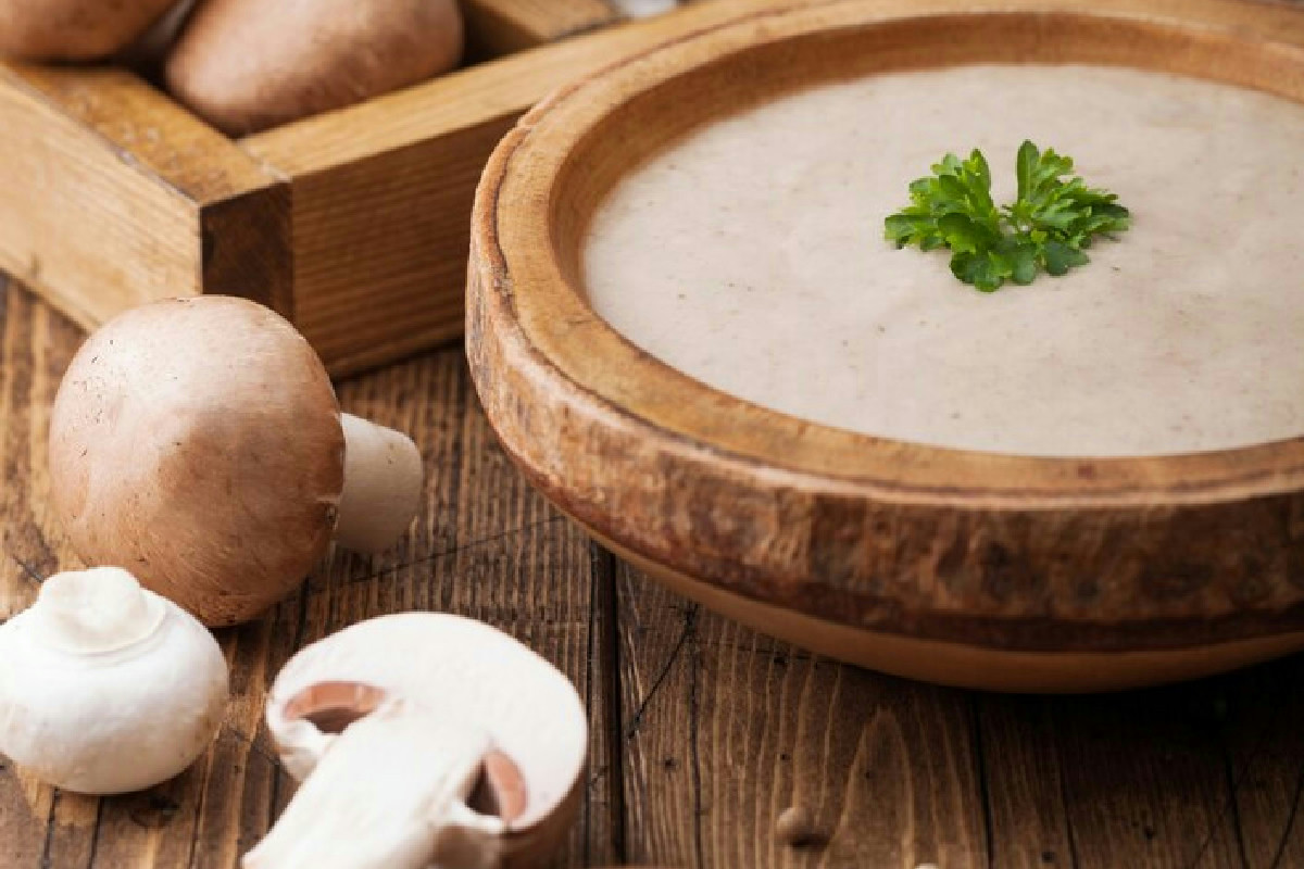 Funghi protagonisti in cucina: la crema perfetta per primi e crostini che conquista ogni tavola