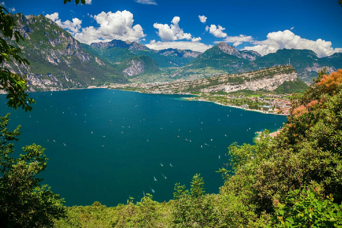 Natura spettacolare sul Garda Trentino: 3 itinerari autunnali per escursionisti e amanti del lago