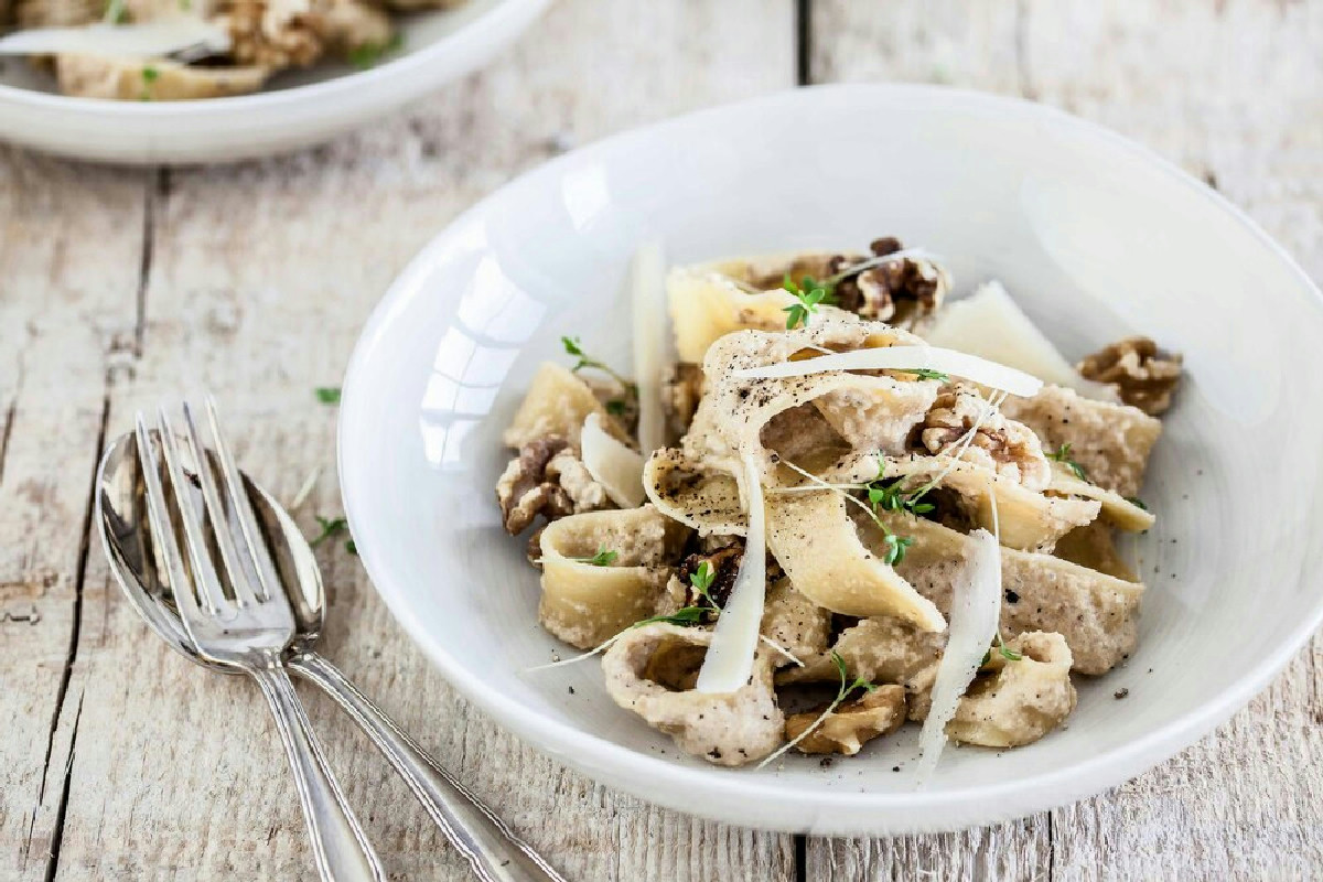 La pasta ai porcini si veste d’autunno: crema vellutata e profumo di bosco per cene indimenticabili