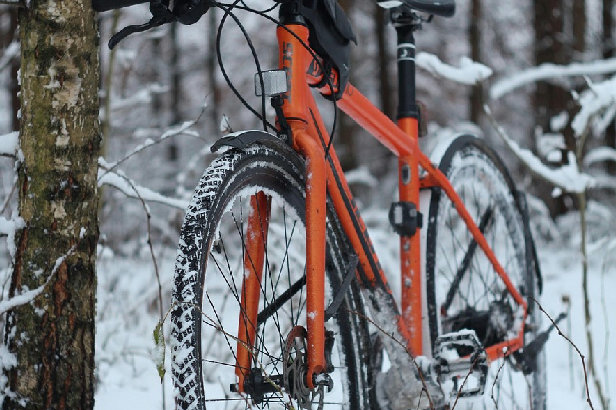 Il viaggio in bici tra ghiacciai, borghi e fiumi che pochi italiani hanno mai provato