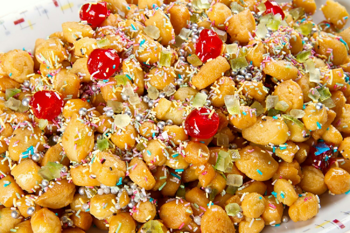 Cosa nasce dall’incontro tra tradizione e dolcezza: gli struffoli fritti napoletani perfetti