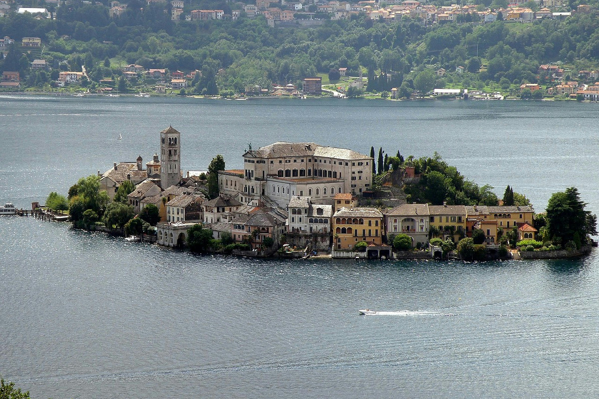 Dove il Lago d’Orta si illumina di magiche atmosfere natalizie ogni dicembre da sogno