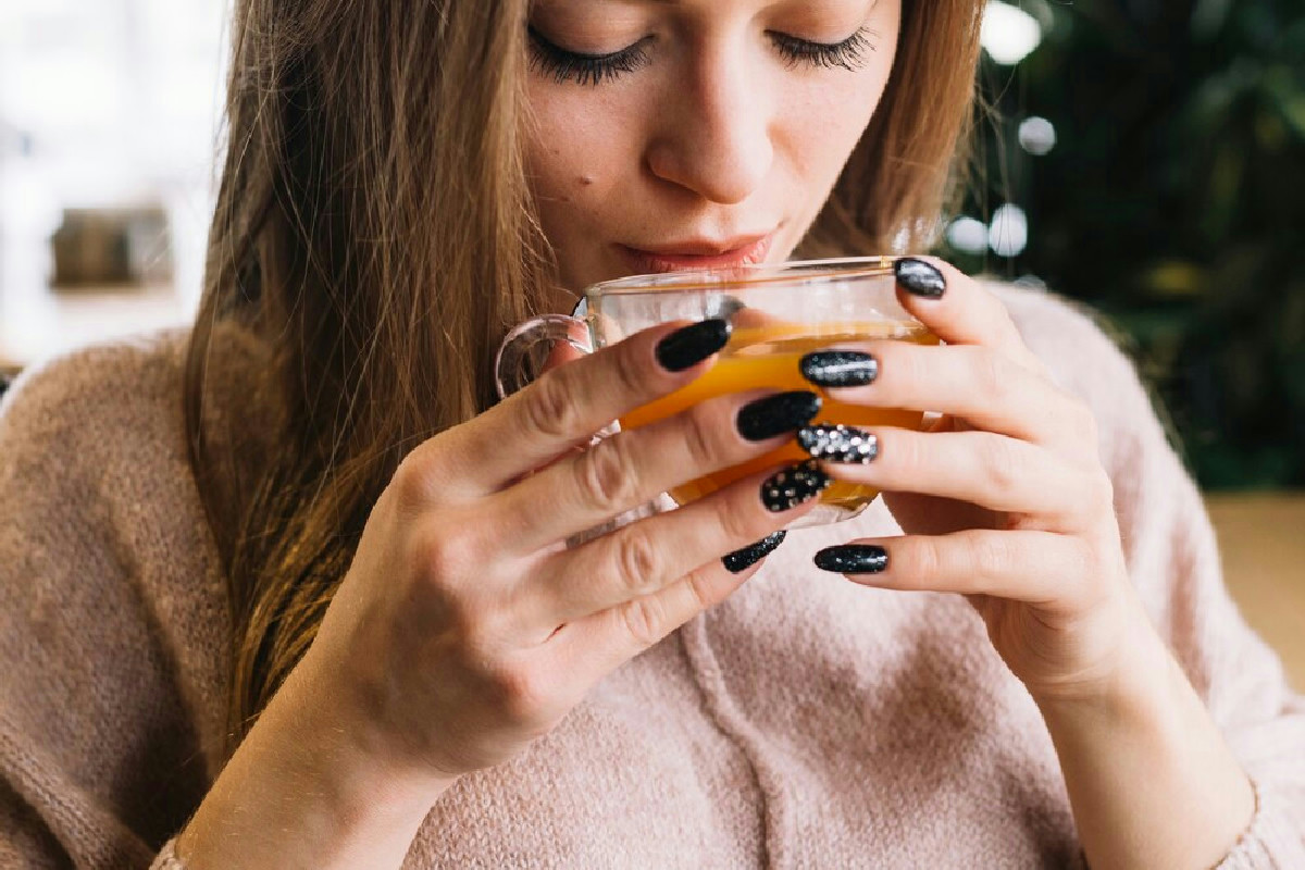 Gli effetti sul corpo della pratica quotidiana di bere tè e i cambiamenti nel tempo