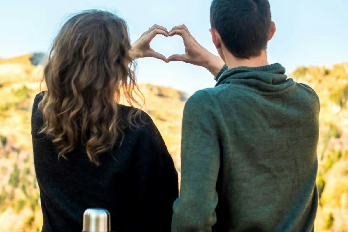 Una fuga d’amore in Italia tra paesaggi unici: la meta low cost da scoprire insieme