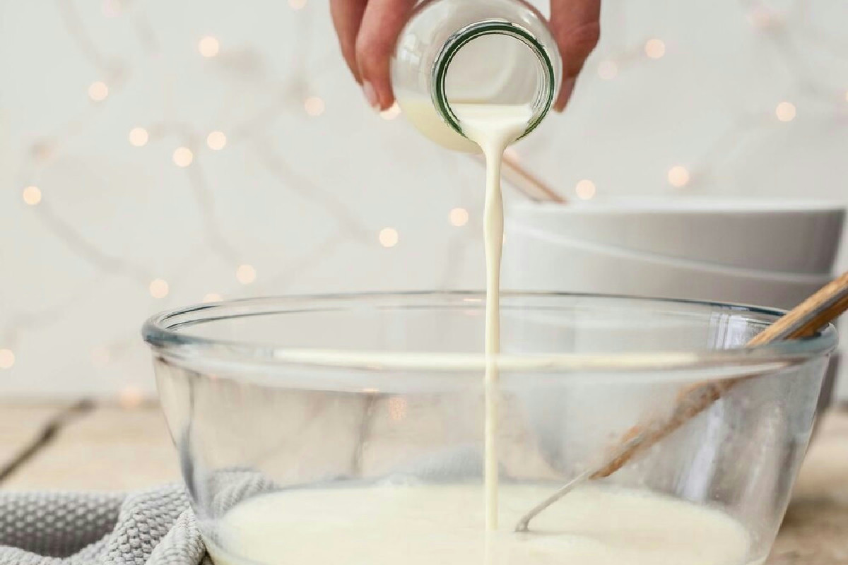 Il gratin di funghi con besciamella, parmigiano e mozzarella: un mix irresistibile e cremoso