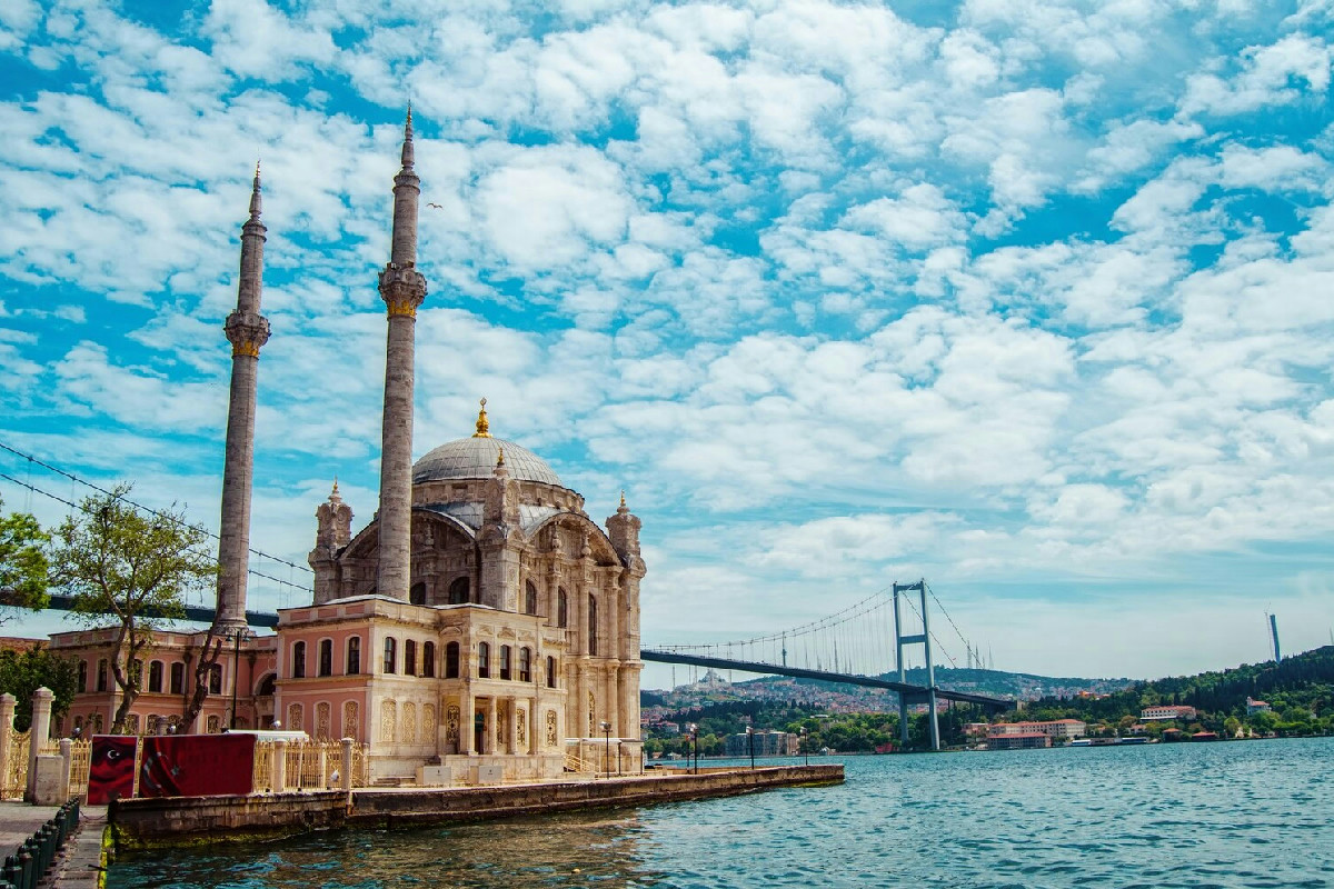 Istanbul in 4 giorni: viaggio tra bellezze millenarie e angoli moderni tra Europa e Asia