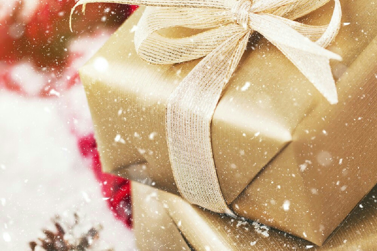 Il passaggio semplice per creare confezioni regalo natalizie dallo stile unico e raffinato