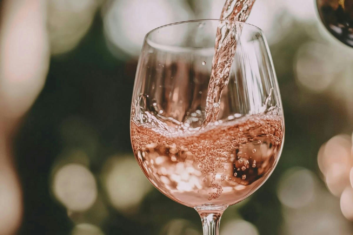 Prezzo record per il vino rosè: ecco perché l’offerta a un centesimo sta attirando l’attenzione