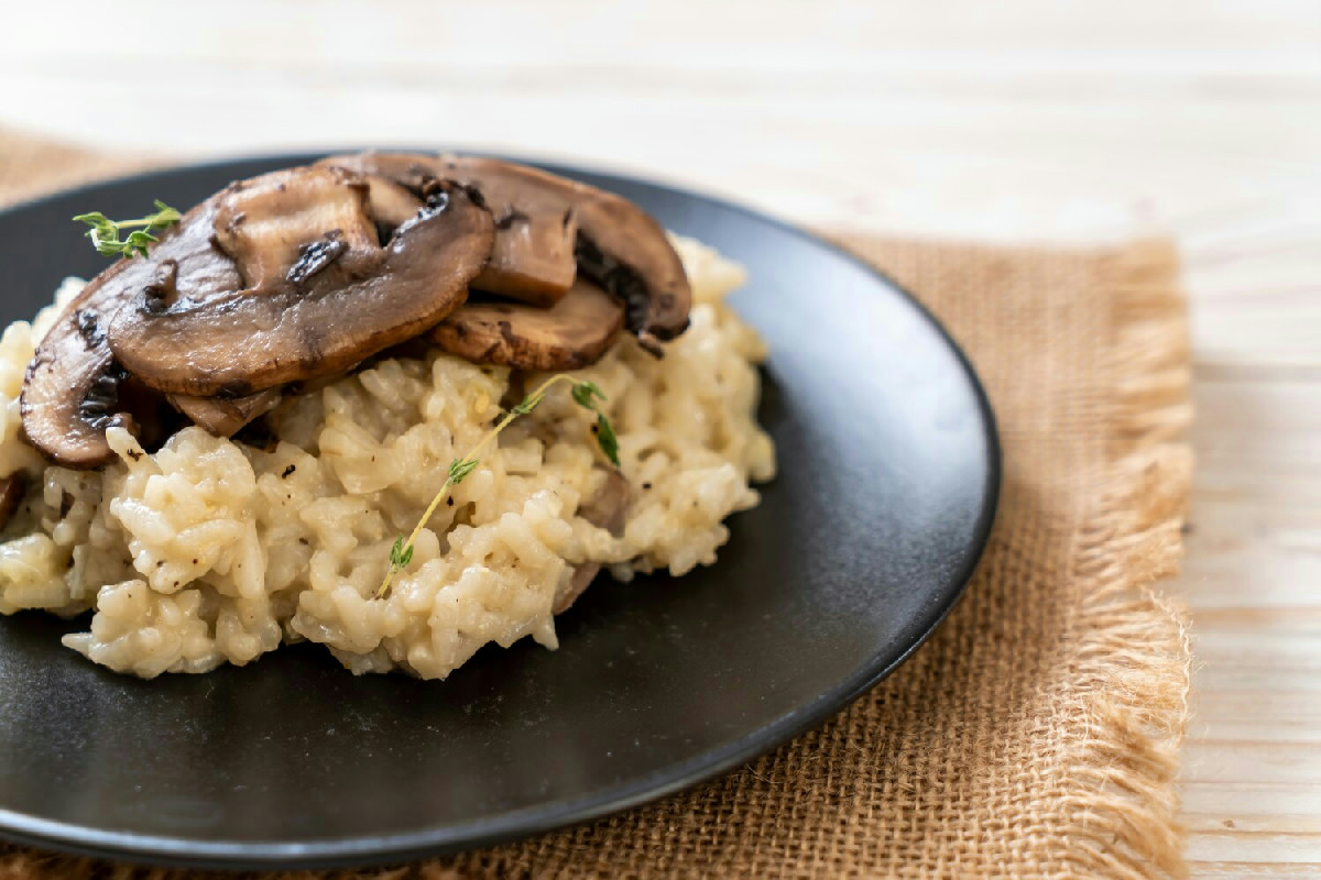 Quando la tradizione incontra la leggerezza: risotto ai funghi vellutato senza usare burro