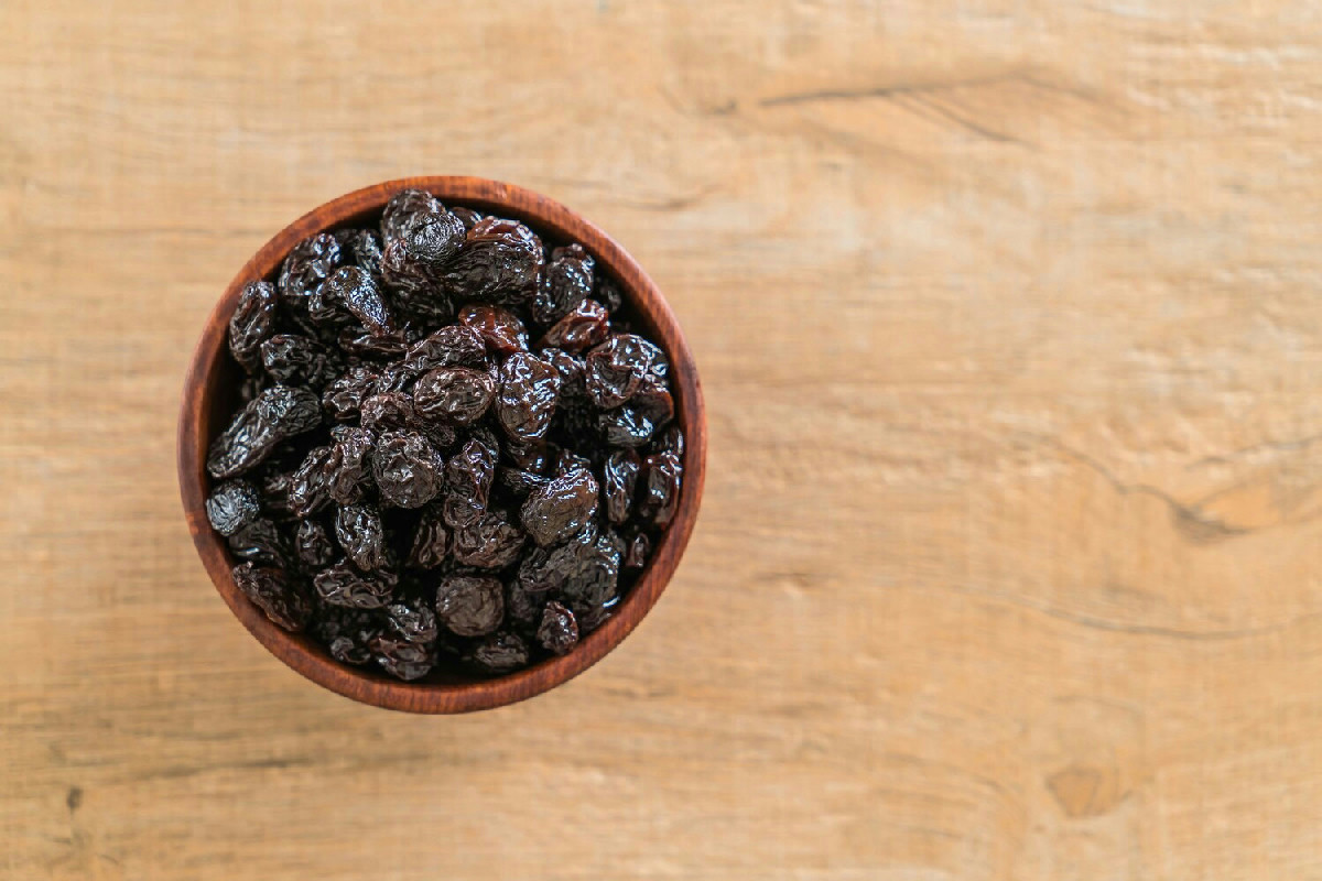 Sai cosa succede se abbini cavolo riccio, uvetta e noci alla dieta?