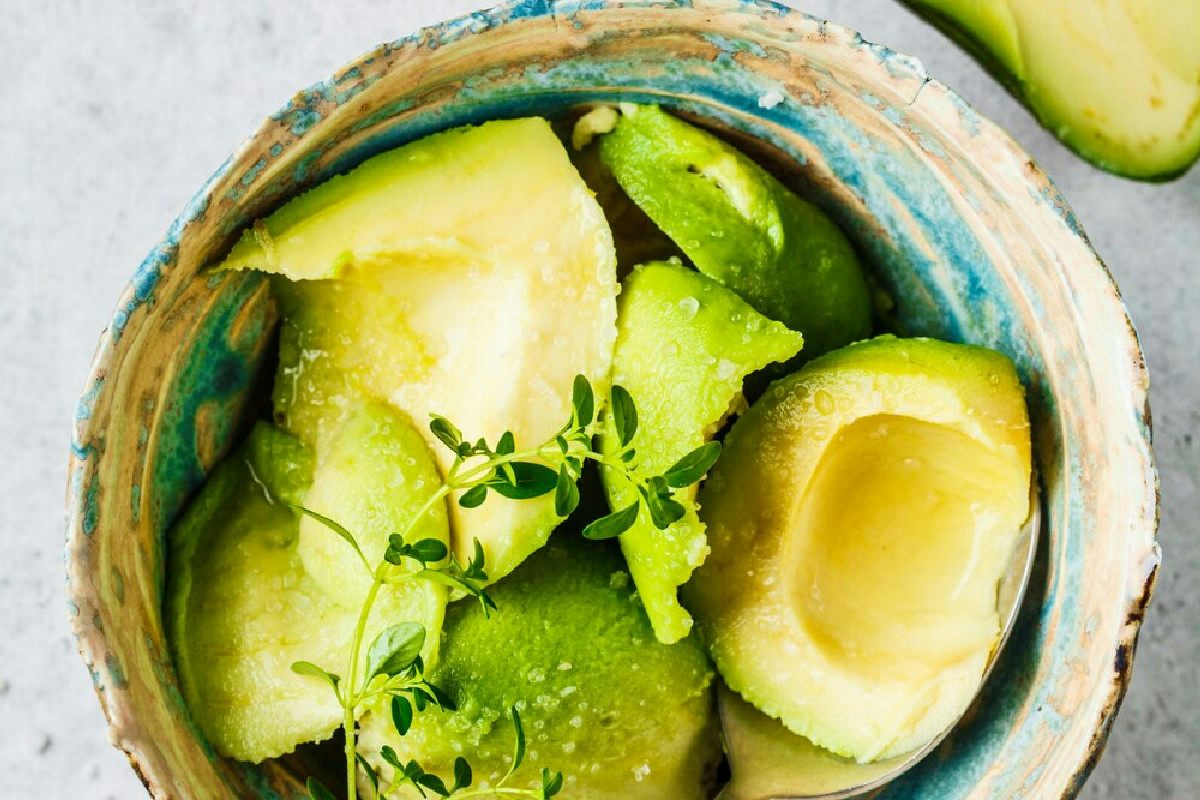 Scopri con un semplice tocco quando un avocado è perfetto per essere gustato in cucina
