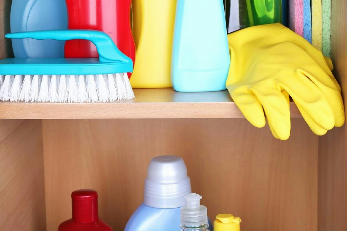 Spazi per detergenti: come organizzare e mantenere ordine sicuro evitando rischi e disordine