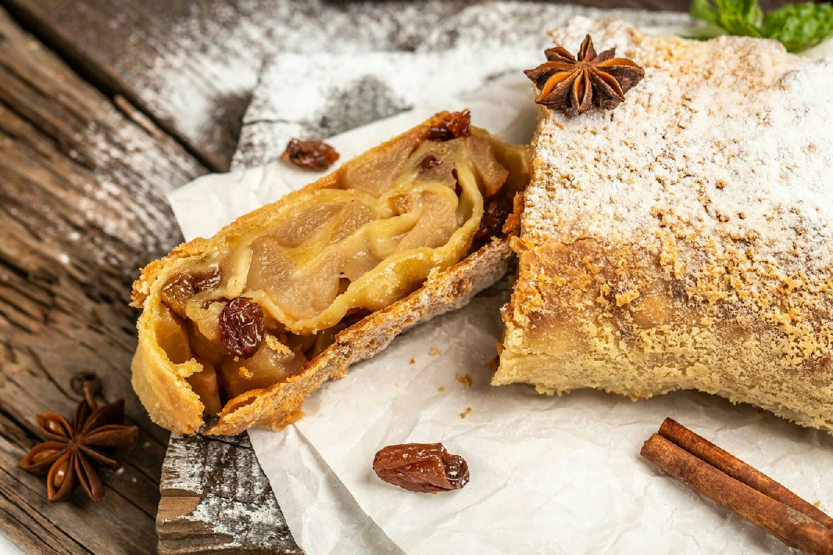 Strudel: la storia e le varianti dolci e salate per impreziosire ogni tavola festiva
