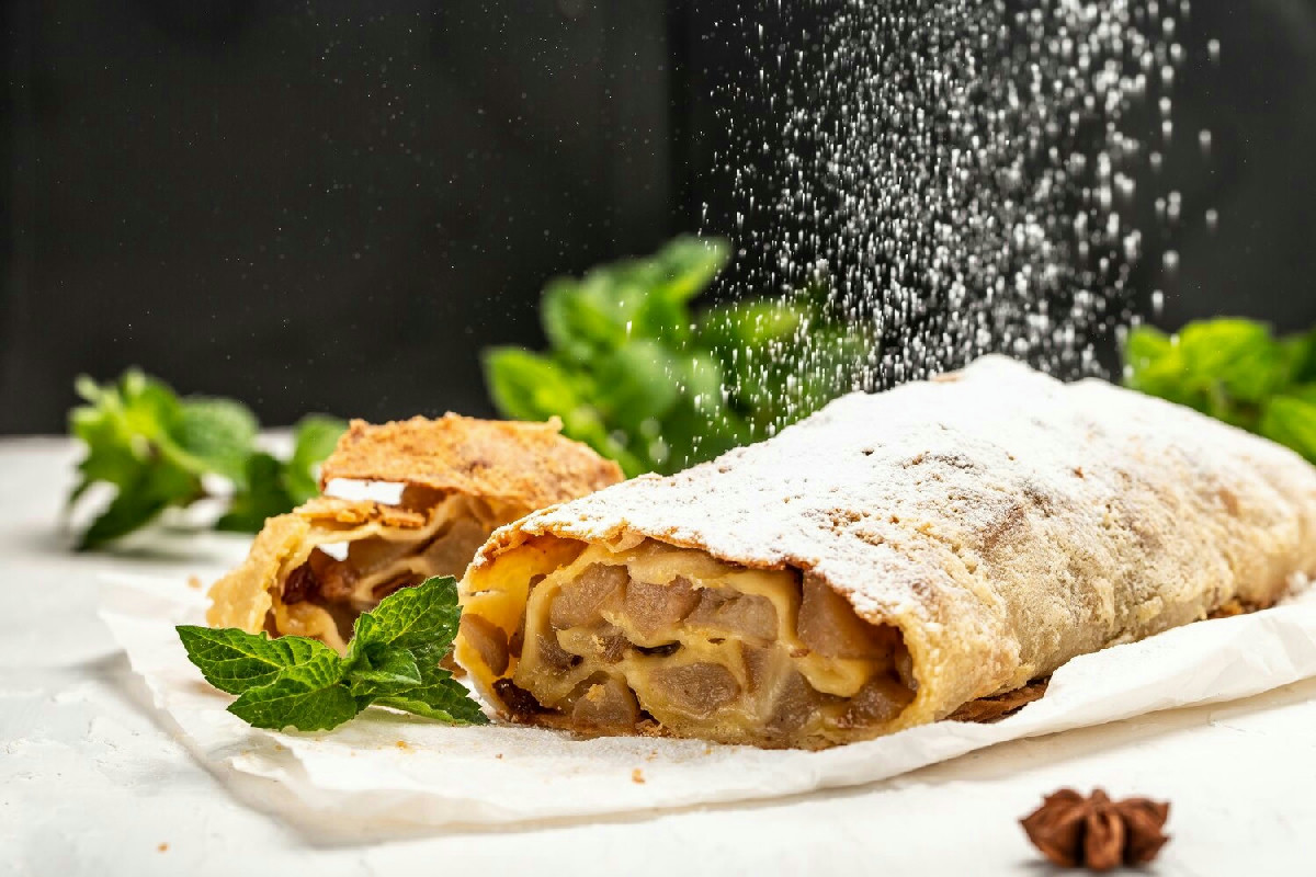 Strudel: la storia e le varianti dolci e salate per impreziosire ogni tavola festiva