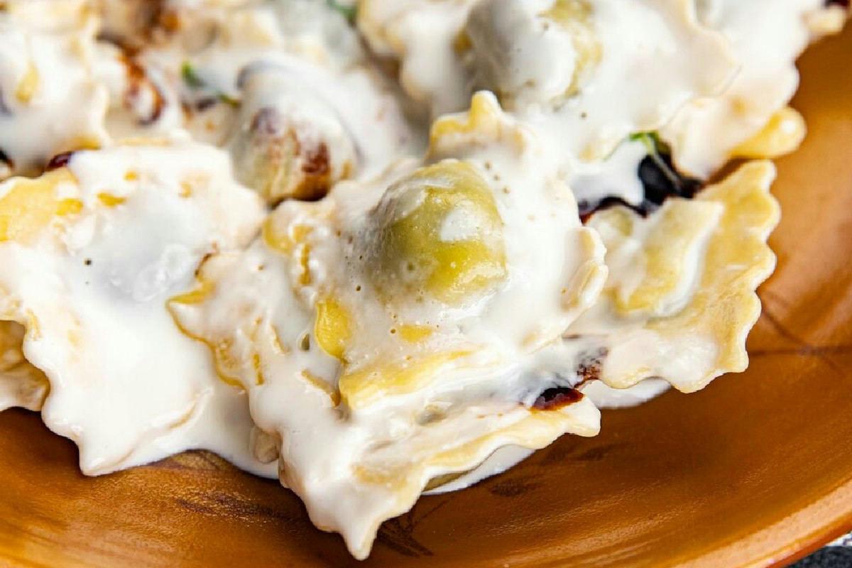 La tavola di Natale chiede il piatto perfetto: ravioli con un tocco unico che ameranno tutti