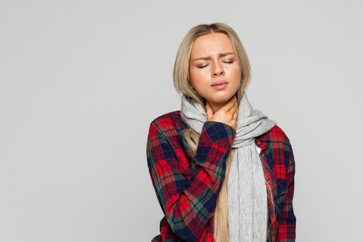 Ti svegli ogni mattina con mal di gola? Ecco 7 cause nascoste che potresti non aver considerato