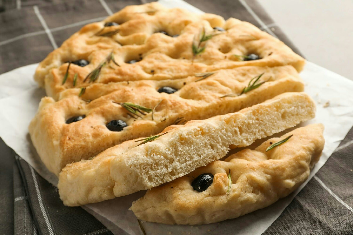 1️⃣ Segreto della focaccia morbida e unta che ricorda il sapore autentico delle nonne