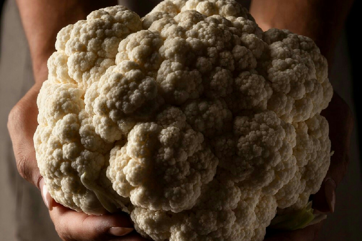 3 mosse geniali per trasformare il cavolfiore intero in un piatto che tutti amano
