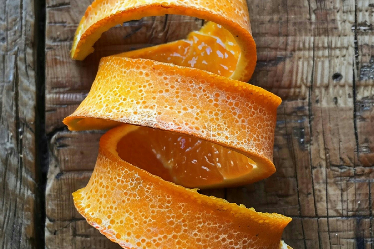 Le bucce d’arancia bollite a Capodanno diventano l’ingrediente segreto per un successo continuo e duraturo