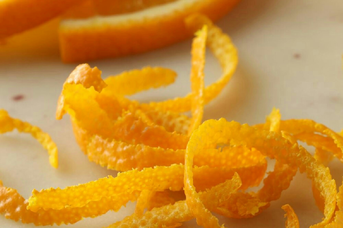 Le bucce d’arancia bollite a Capodanno diventano l’ingrediente segreto per un successo continuo e duraturo