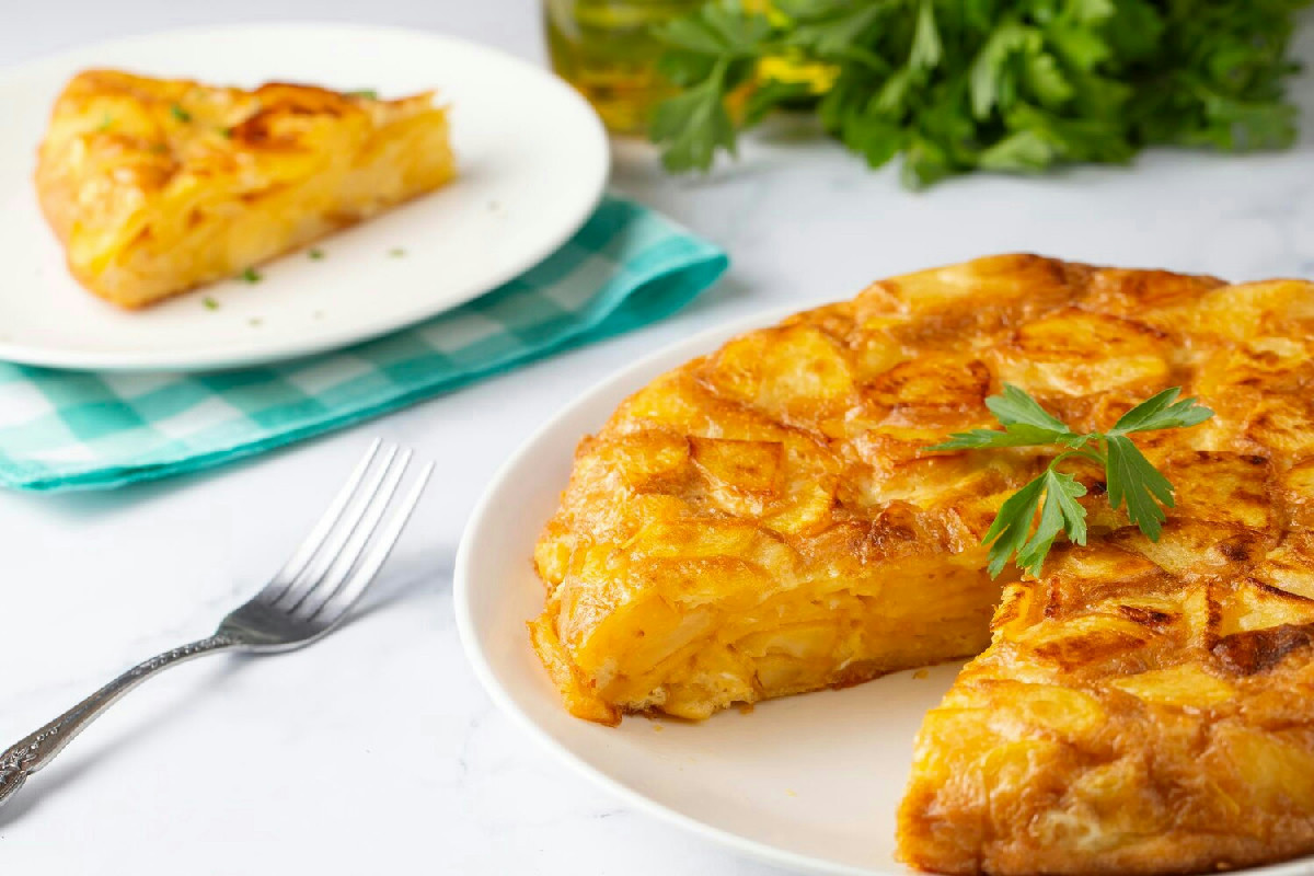 Cosa succede trasformando la frittata di patate in una torta rustica e soffice irresistibile