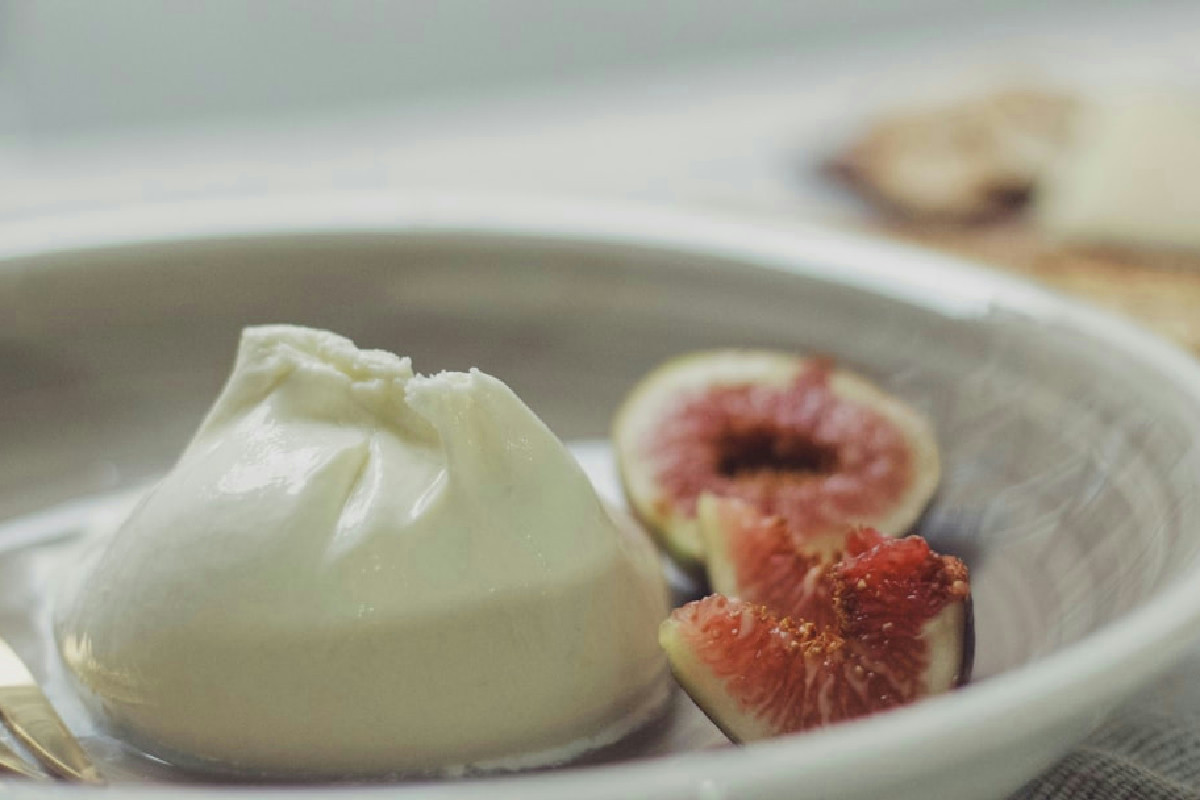 Mozzarella vegetale: ingredienti, usi e i negozi dove trovarla facilmente sul mercato italiano