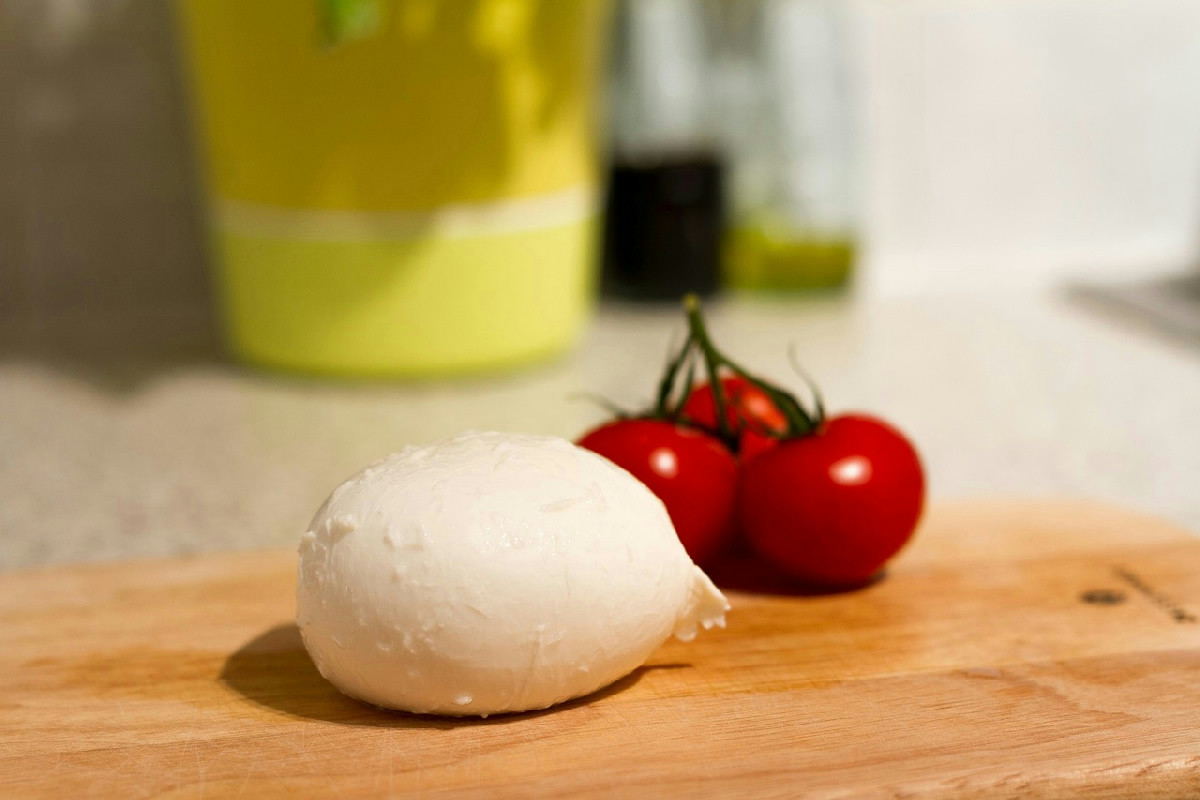 Mozzarella vegetale: ingredienti, usi e i negozi dove trovarla facilmente sul mercato italiano