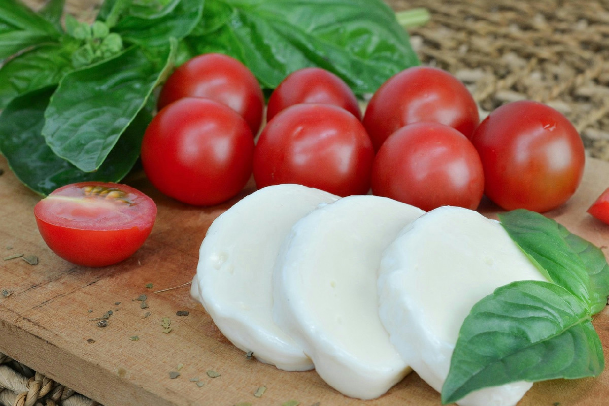 Mozzarella vegetale: scopri ingredienti e negozi per un’alternativa fresca e genuina