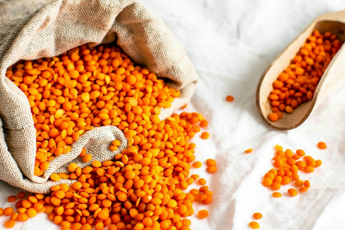 Non sprecare le lenticchie: trucchi per esaltare il sapore in padella con il pomodoro