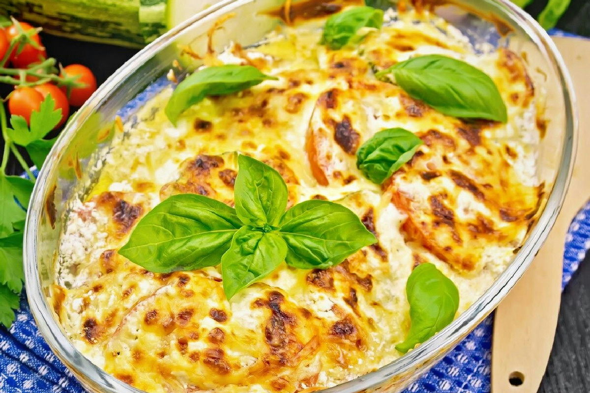 Parmigiana di zucchine leggera e vellutata: l’alternativa ideale per un piatto gustoso e sano