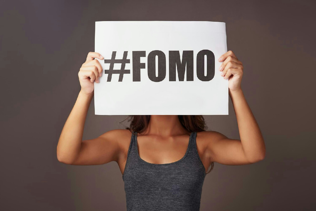 Perché l'uso costante degli schermi altera il benessere della persona oggi?