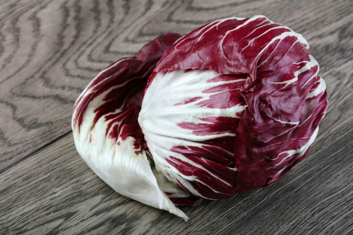 Perché il radicchio nasconde un segreto amaro che attiva il corpo in inverno?