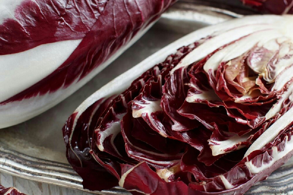Perché il radicchio nasconde un segreto amaro che attiva il corpo in inverno?