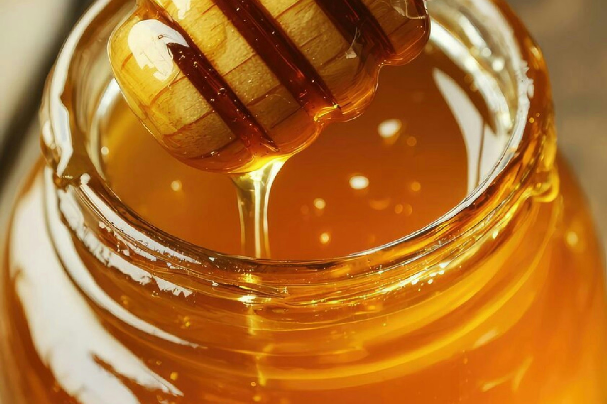 Sai perché il miele si indurisce e come farlo tornare subito vellutato in tavola?