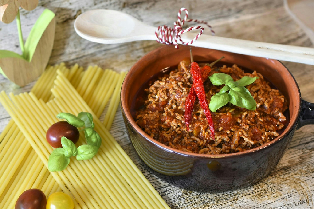 Il segreto antico per preparare un ragù ricco e intenso che esalta ogni forchettata gustosa