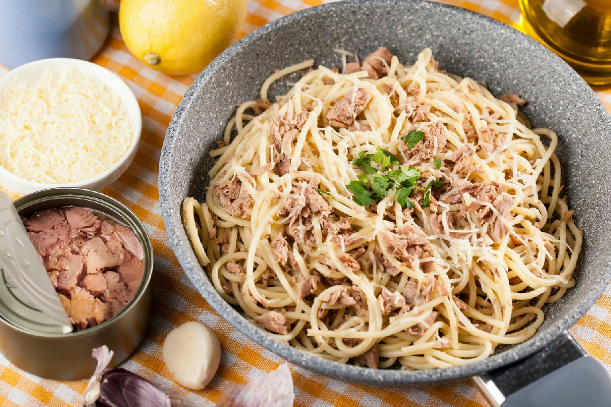 Il segreto tradizionale per preparare gli spaghetti al tonno in modo classico alla romana