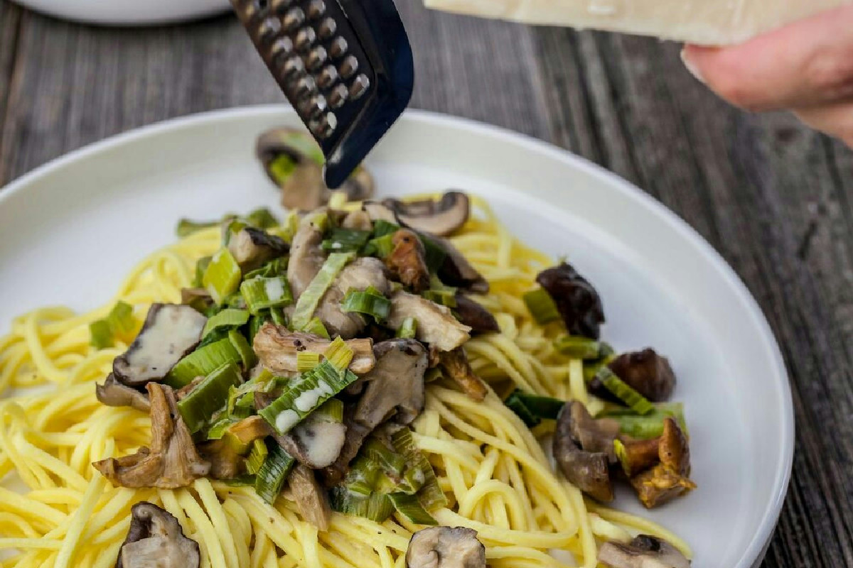 Tagliolini freschi ai funghi finferli: il sapore autentico dell’autunno in ogni forchettata