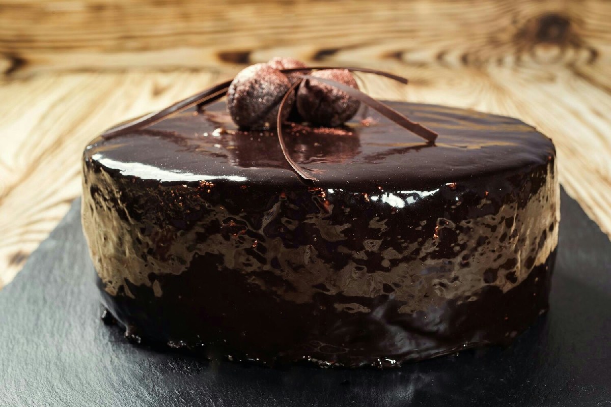 La torta al cioccolato con due soli ingredienti: la ricetta semplice per una colazione veloce