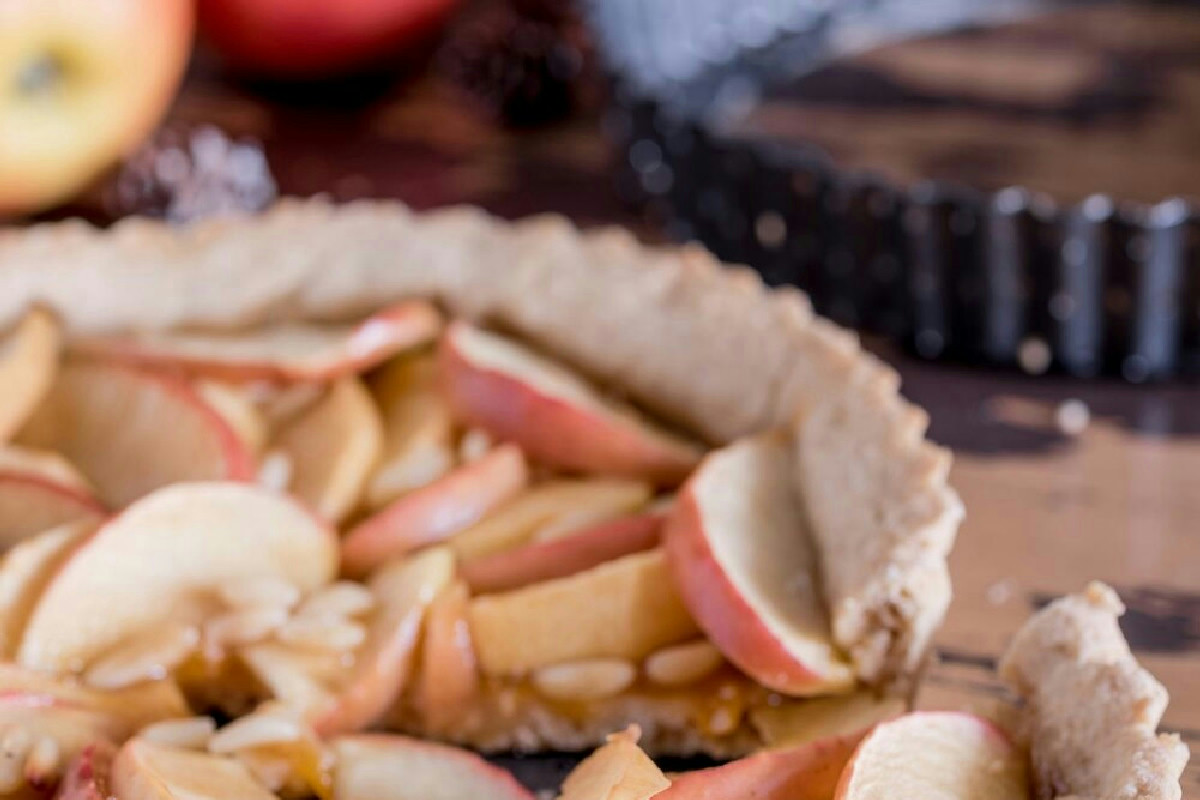 La torta di mele e mandarini: un dolce tradizionale che riduce gli sprechi in cucina